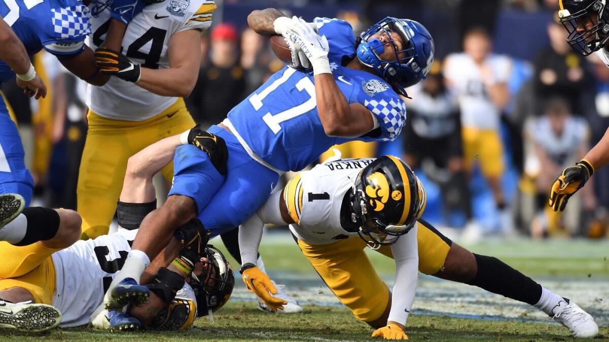 Harmonogram Bowl 2022, wyniki meczów uniwersyteckich, aktualizacje na żywo: Iowa zamyka Kentucky w Music City Bowl